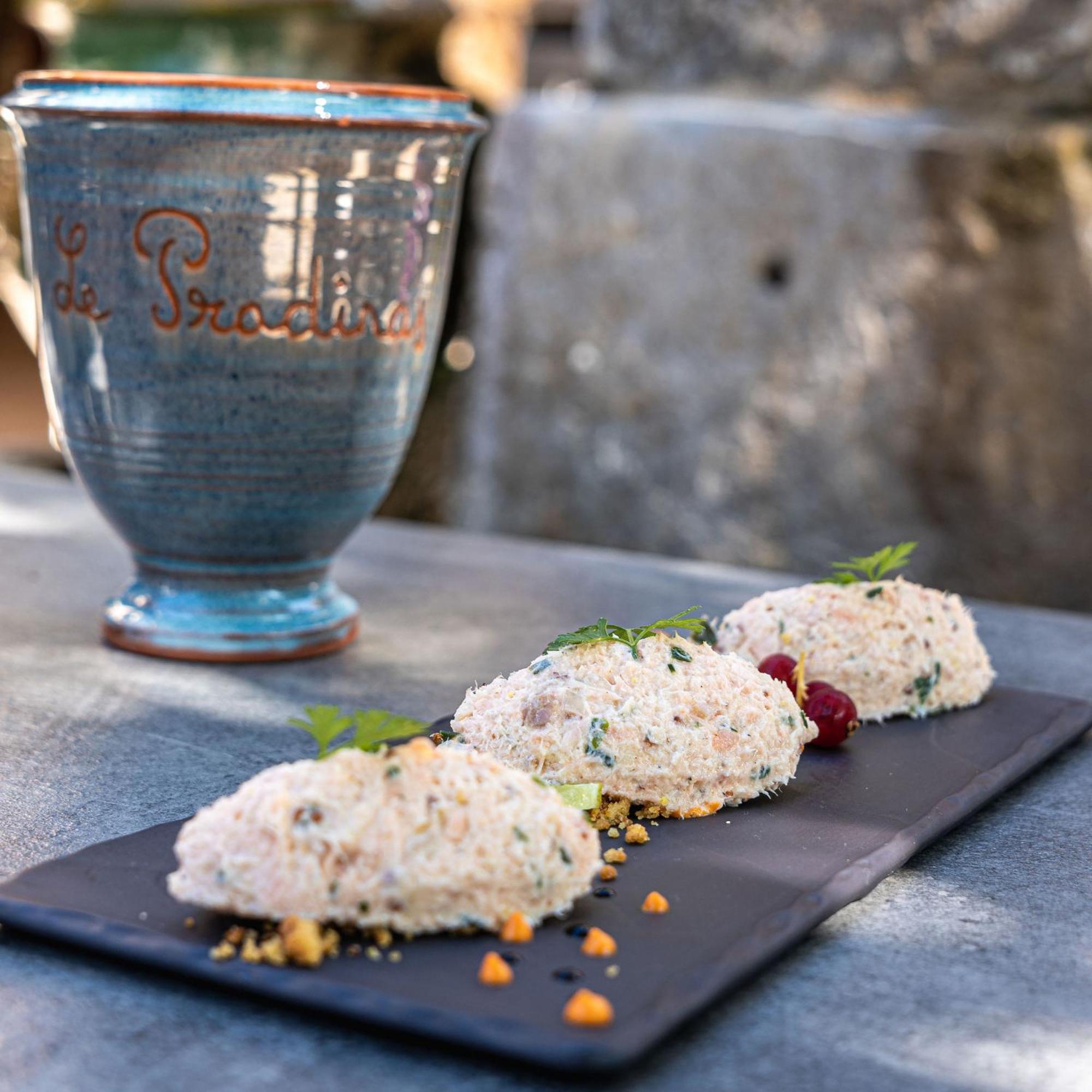 Logis Hotel Restaurant Le Pradinas Anduze Ngoại thất bức ảnh